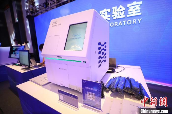 圖為發布會上展示的科技產品。　雷鍵 攝