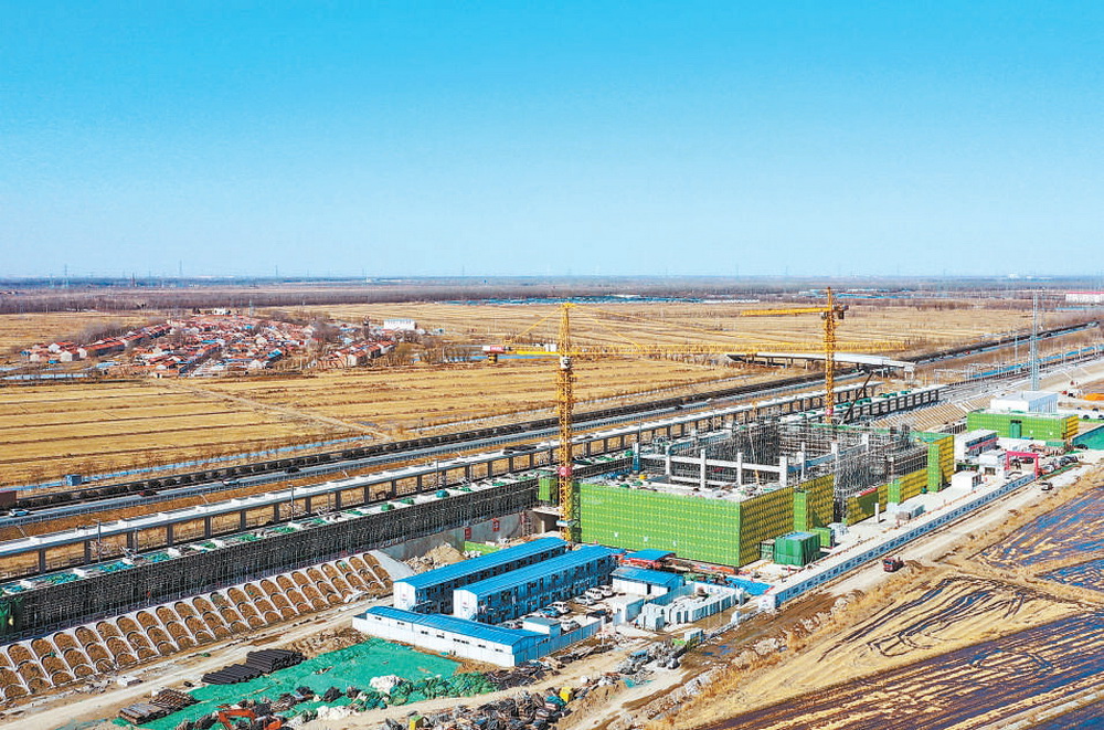 2月26日拍攝的建設(shè)中的京濱鐵路周良站（無人機照片）。