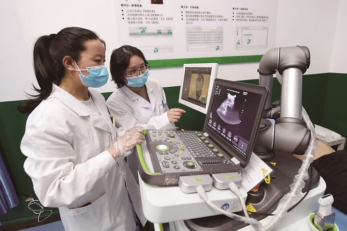 江蘇援藏投資三百萬元在林周縣人民醫(yī)院建設了拉薩市首臺套遠程超聲診斷系統(tǒng)。 本報記者 萬程鵬 攝