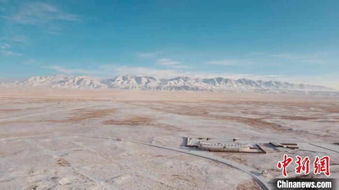 圖為冬季茶卡天空壹號景區。　李江寧 攝