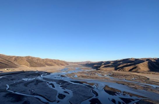 圖為三江源腹地，黃河流經達日縣。（資料圖） 孫睿 攝 　　