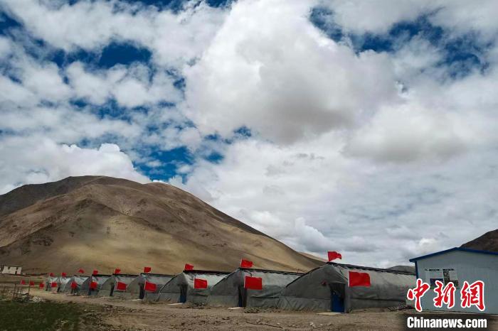 圖為西藏康馬縣的高原溫室大棚。　劉建軍 攝