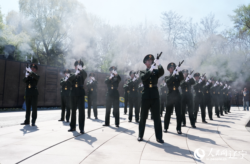 第十三批在韓中國人民志愿軍烈士安葬儀式現場。人民網記者 邱宇哲攝