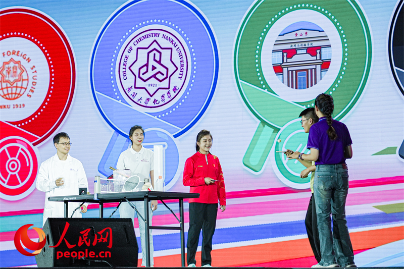 陳夢與南開學子互動。人民網記者 于凱攝